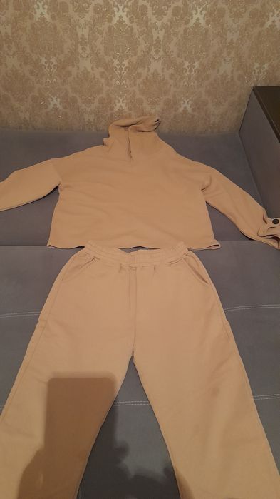 Продам костюм спортивный