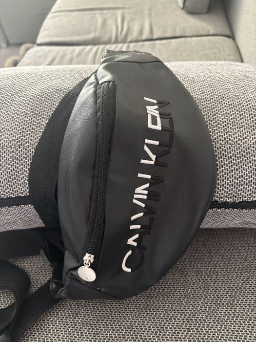 Кожена чантичка келвин клайн