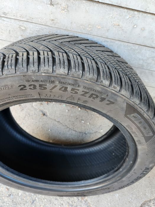 Всесезонни гуми 235 45 17