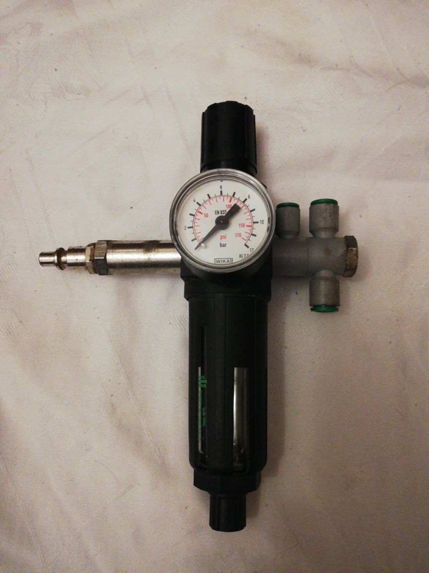 Filtru aer cu regulator