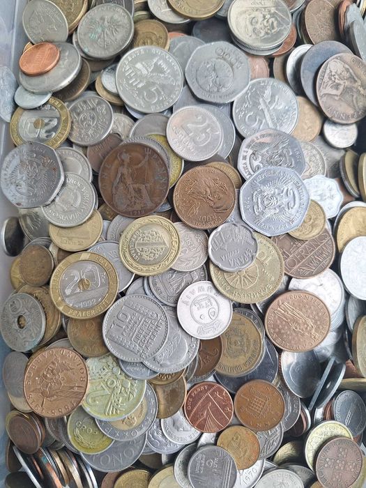 LOT 10 Kg monede straine diverse == peste 2000 bucati
