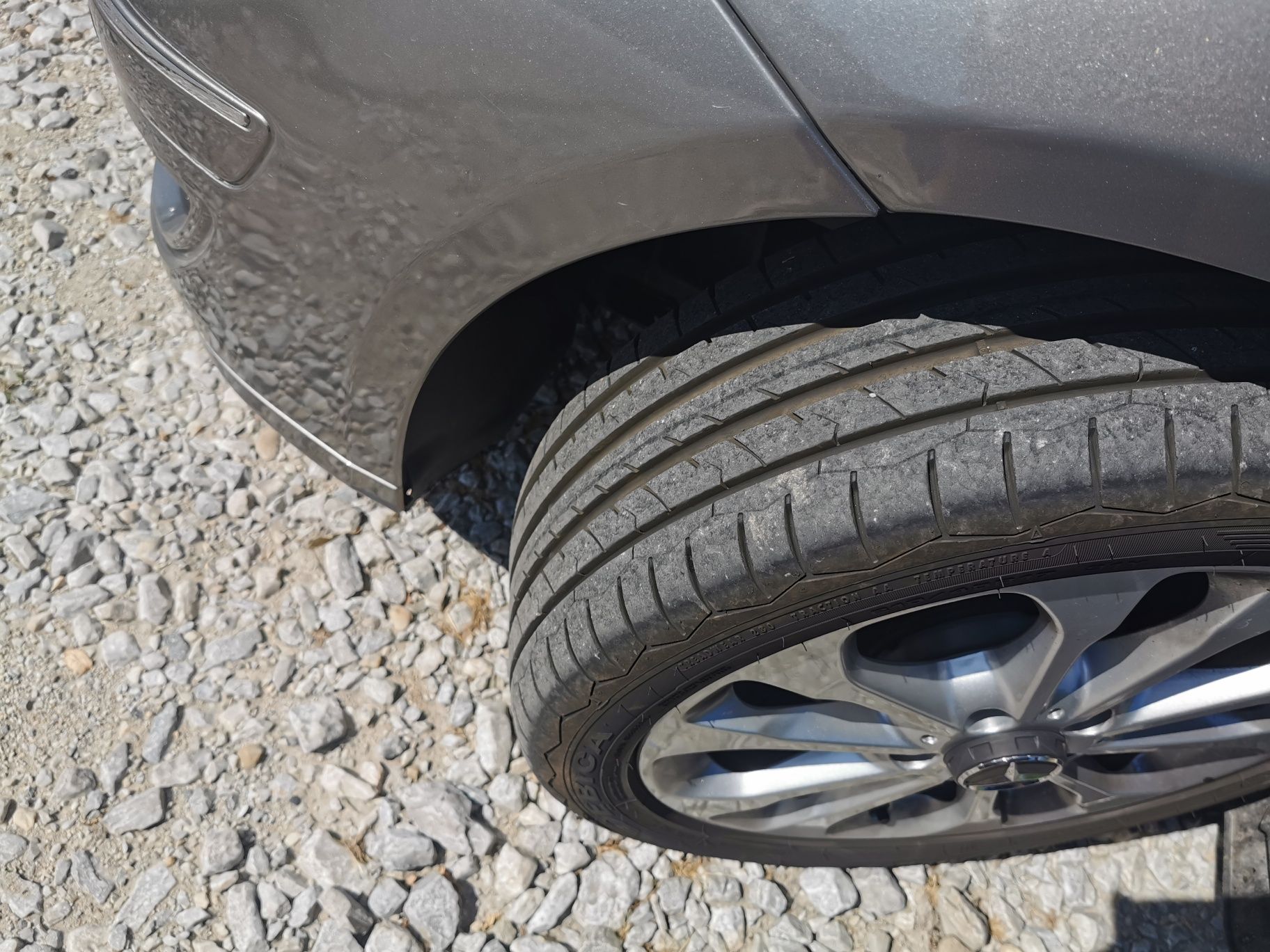 Vând amvelope mercedes B 200