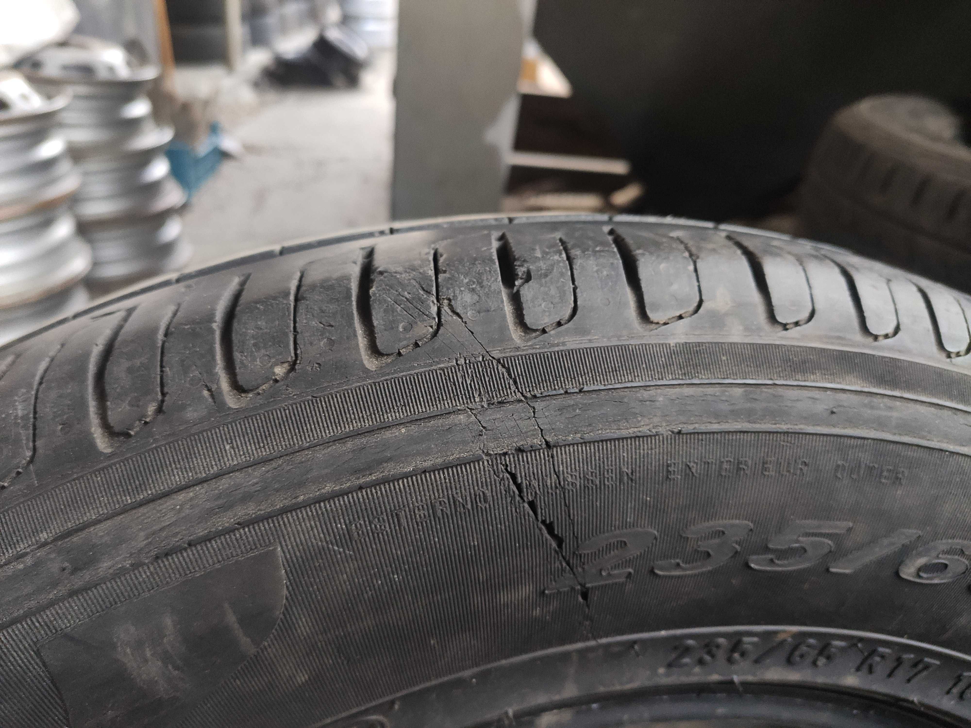 2бр Летни Гуми 235 65 17 - Pirelli