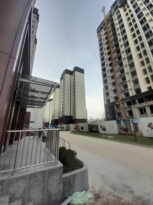 ЖК Нigh Town продается срочно евро 1 комнатная квартира 44+5 балкон