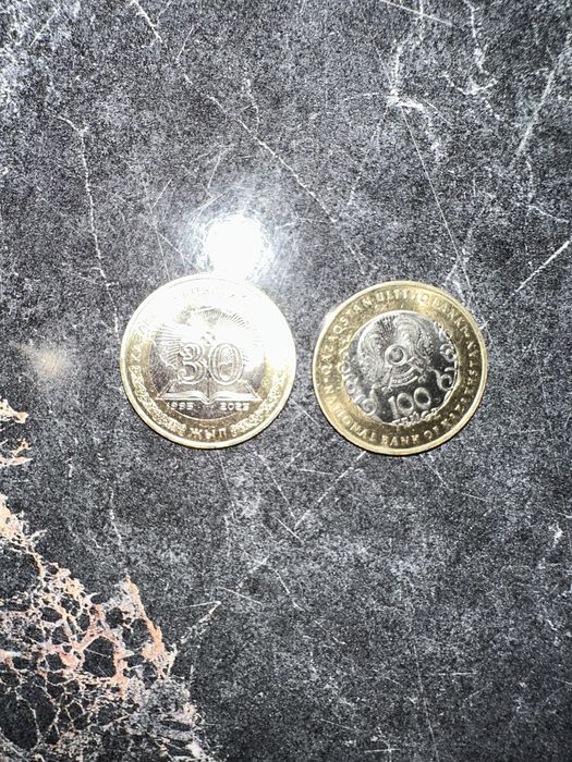Продам 2 монеты 100 тг 30 лет конституции за 500 тысяч тг.