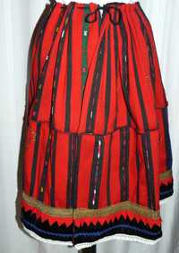 Български народни носии- Северняшки бръчник, пищимали, задна престилка