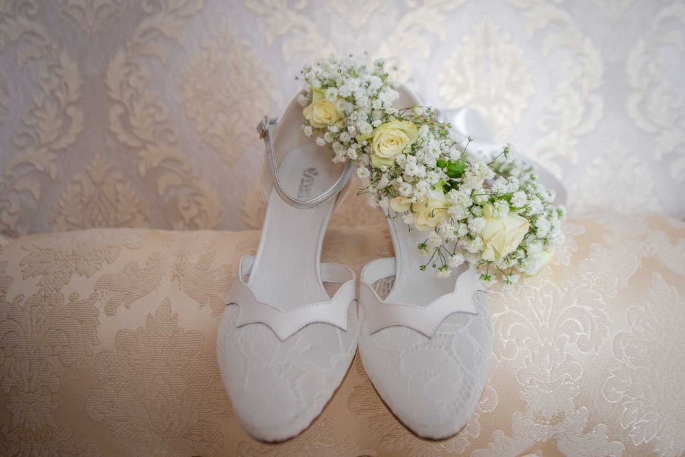 Vând Pantofi mireasa mărimea 39, noi