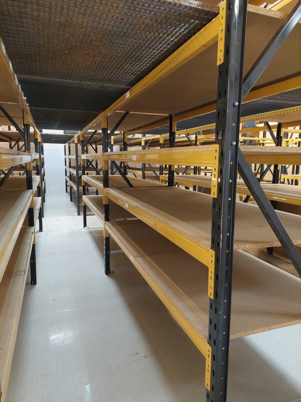 Raft rafturi metalice diferite modele