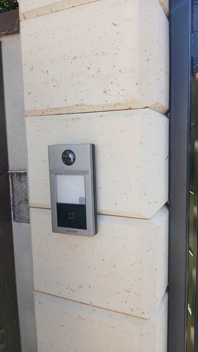 Montaj camere supraveghere • Automatizare porți • Alarme • Prahova