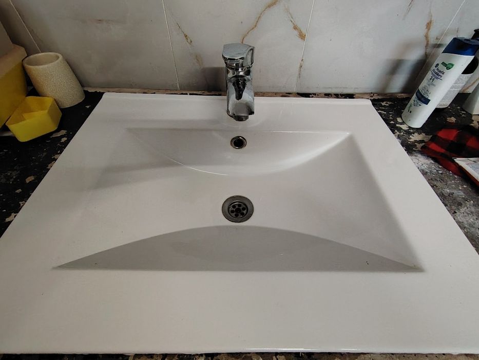 Lavoar ceramic. Chiuveta baie de 60 cm