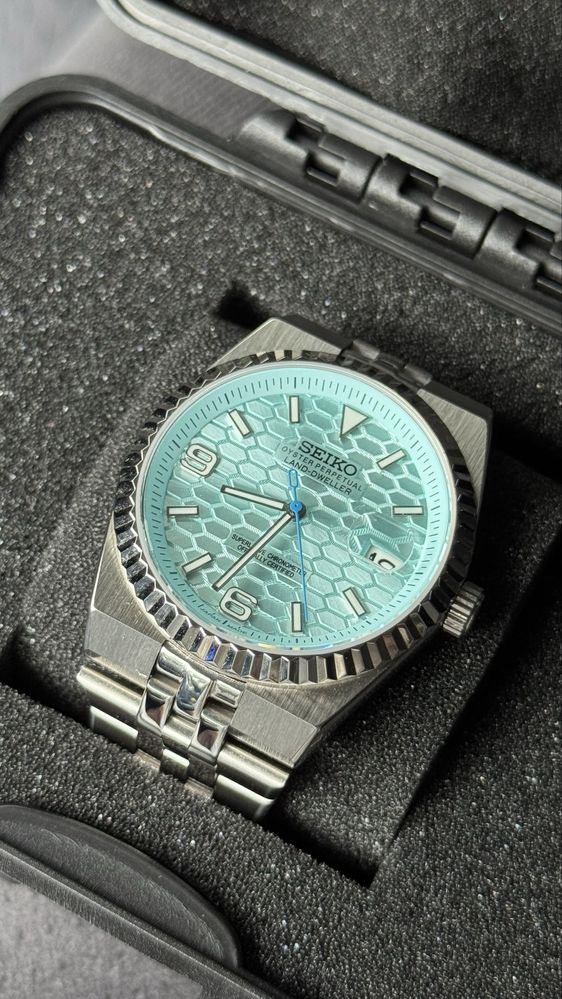 Часовник Seiko Mod Land-Dweller