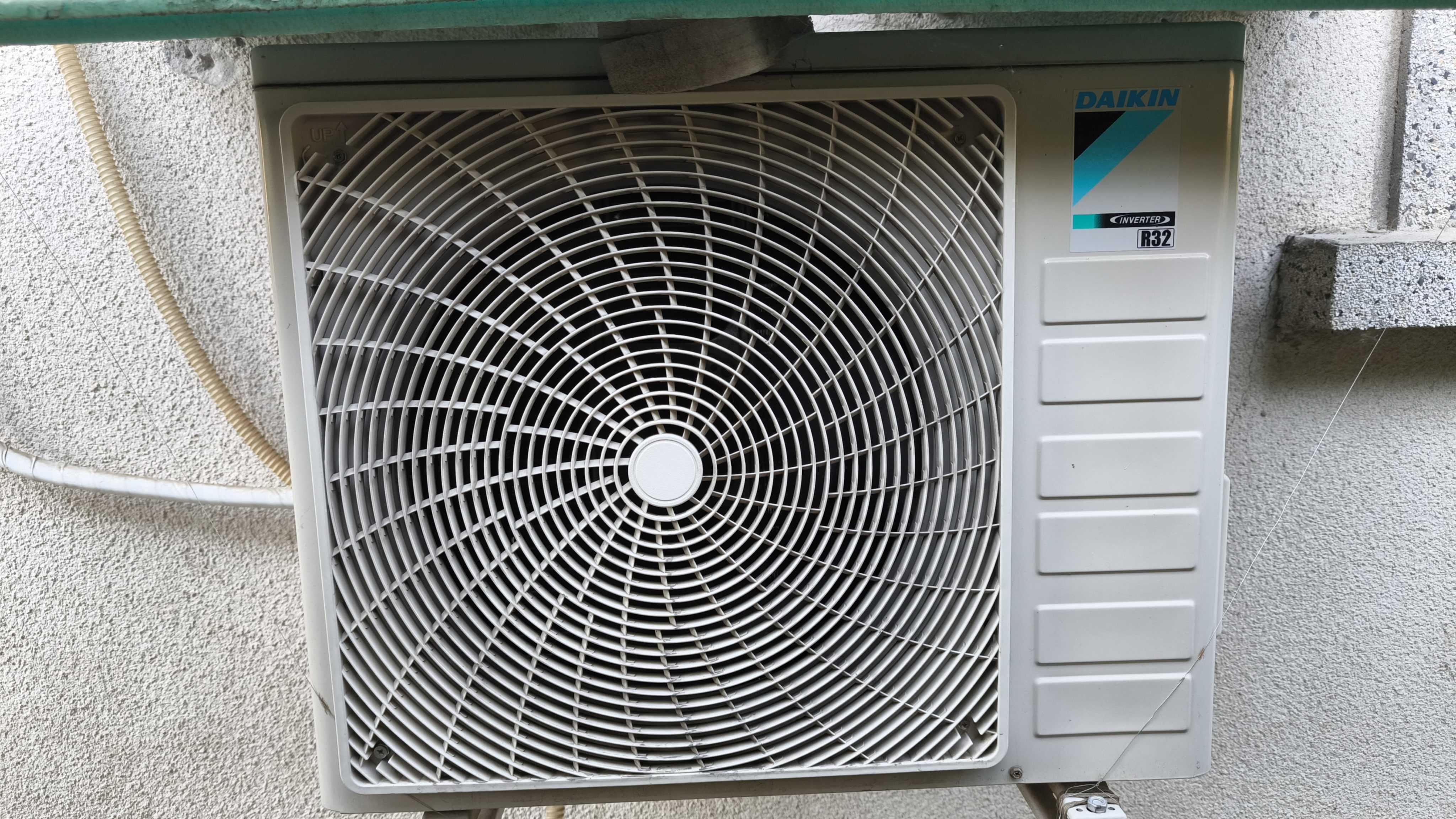 Продавам два климатика Cooper and Hunter CH-S12FTXLA2 и Daikin FTXC35B