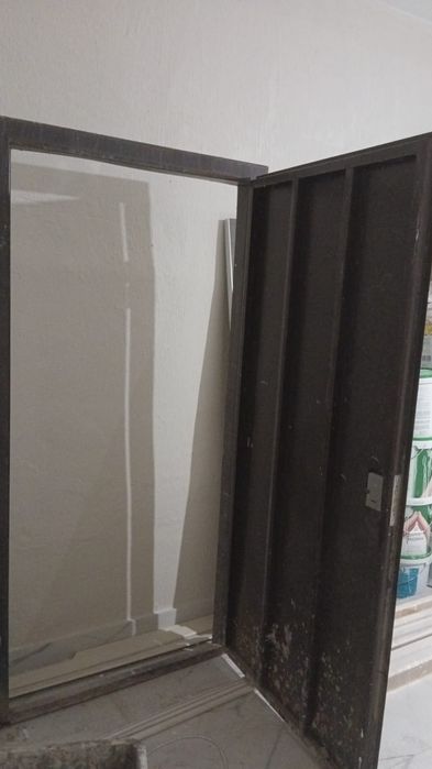 Железная входная дверь