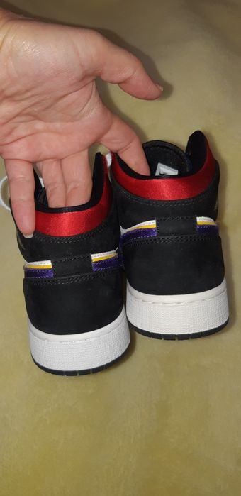 Adidasi Nike Air jordan 1 mid lakers top 3