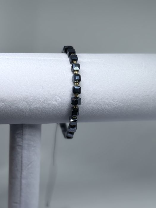 Гривна с позлатени топчета