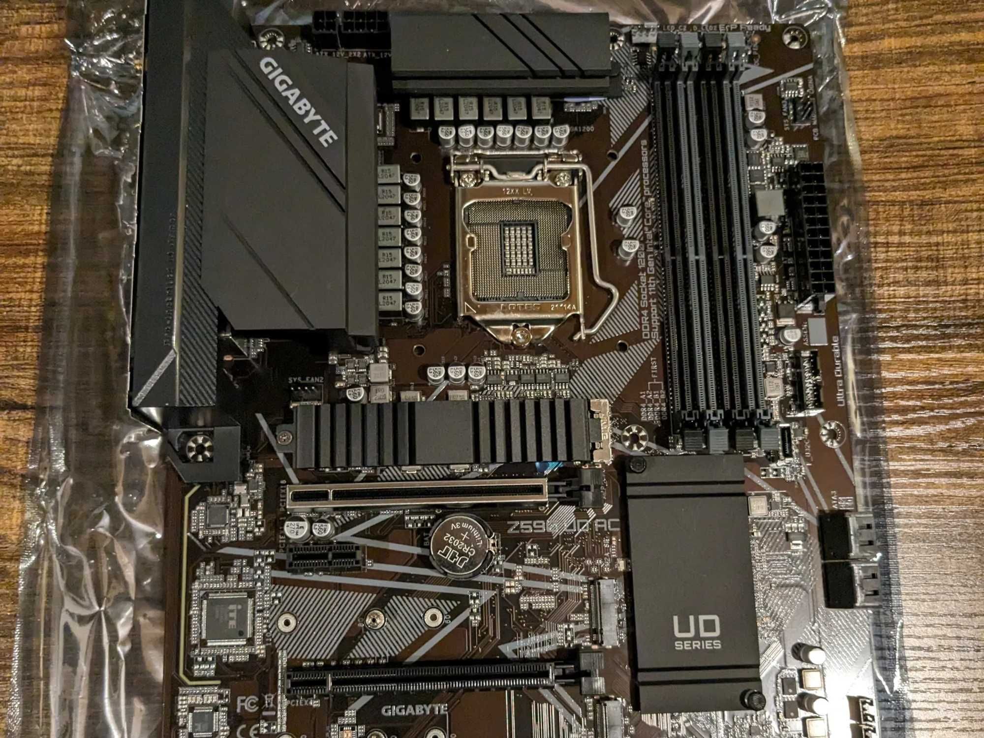 Intel I5 11600KF Z590 UD Gigabyte 16GB RAM Corsair дъно комбо процесор