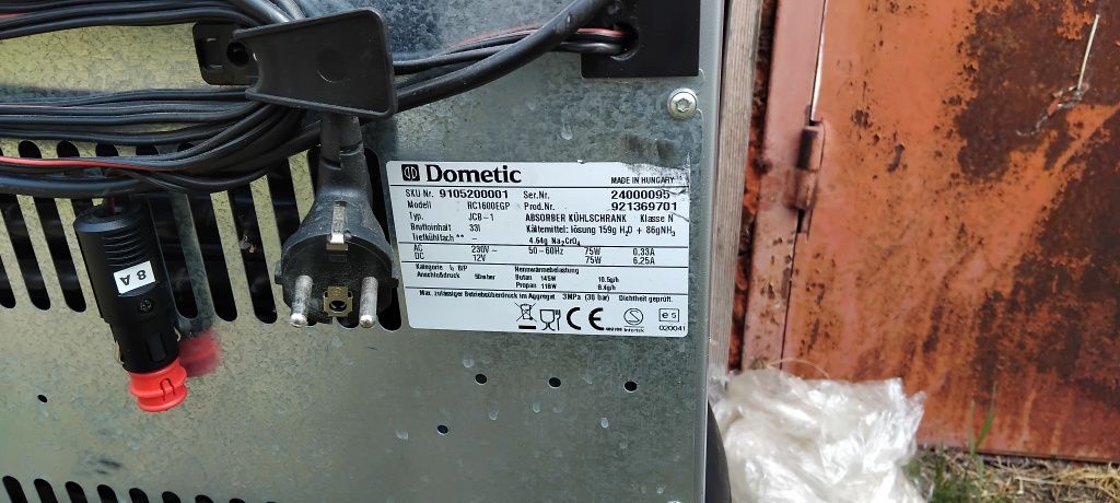 Газов Хладилник Domeitic работещ на (12.волта и 220 волта)