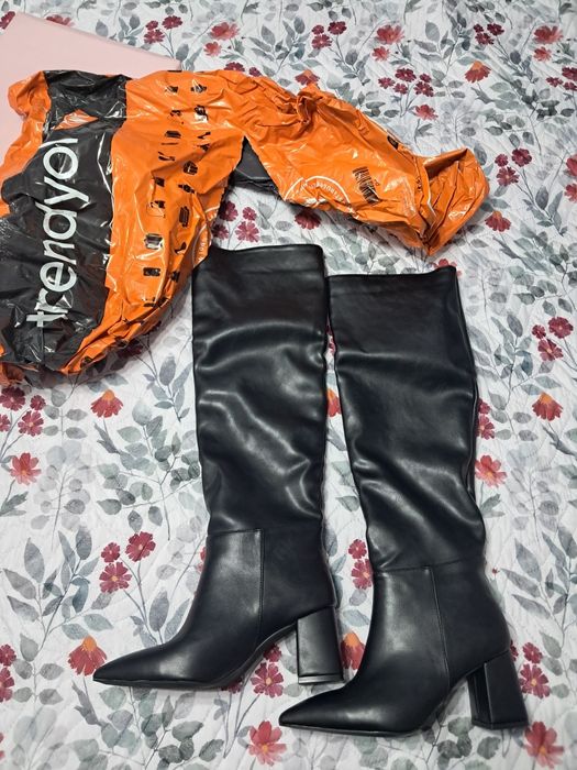 Cizme peste genunchi