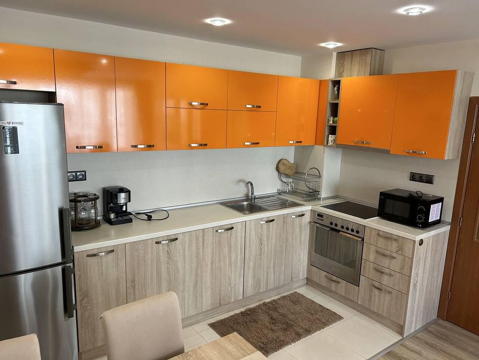 Дава се под наем Двустаен апартамент в Бургас, Център - 60 кв.м за 561 € - Снимка #1