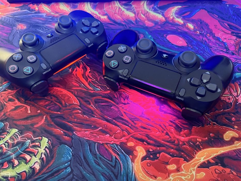 PS 4 slim cu 2 controllere, jocuri si volan cu pedale