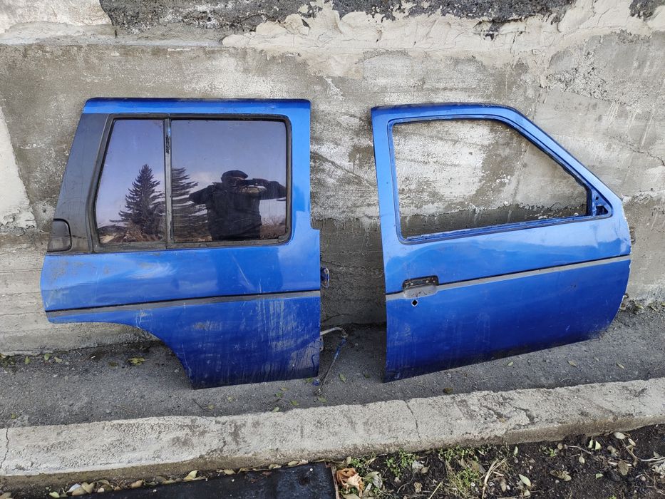 Продам двери нисан терпно1правая сторона