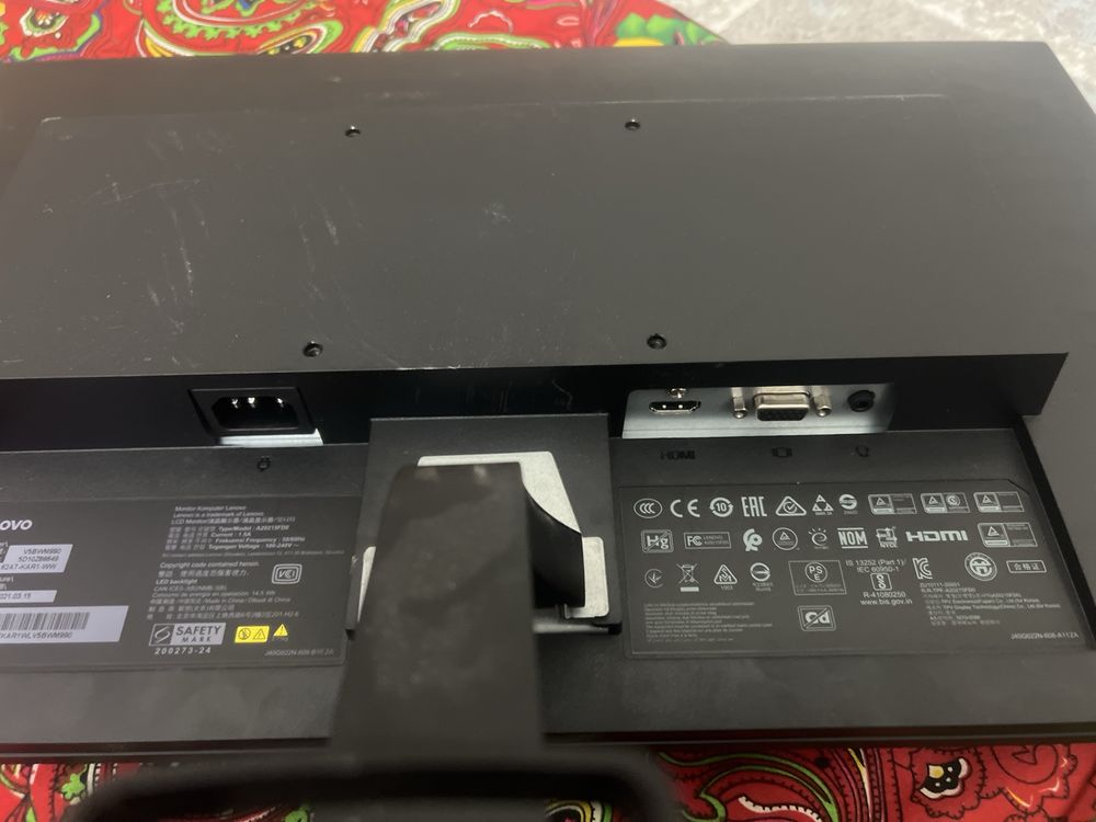 Монитор  lenovo 100V.1.5 A 60hz