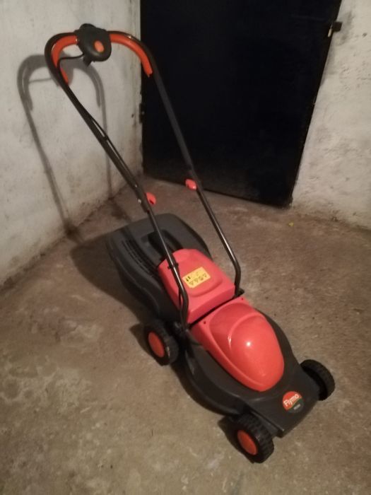 Masina de tuns iarbă/gazon