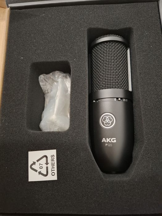 AKG P120 — студийный конденсаторный микрофон
