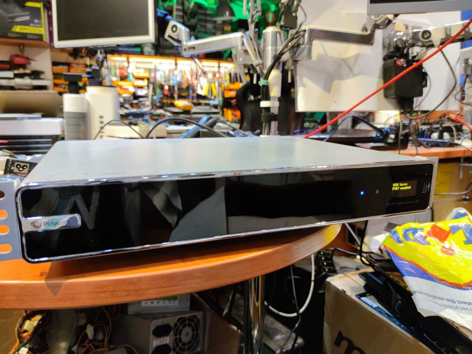 Polycom RealPresence Group 700 Type P002 Video Conferencing System