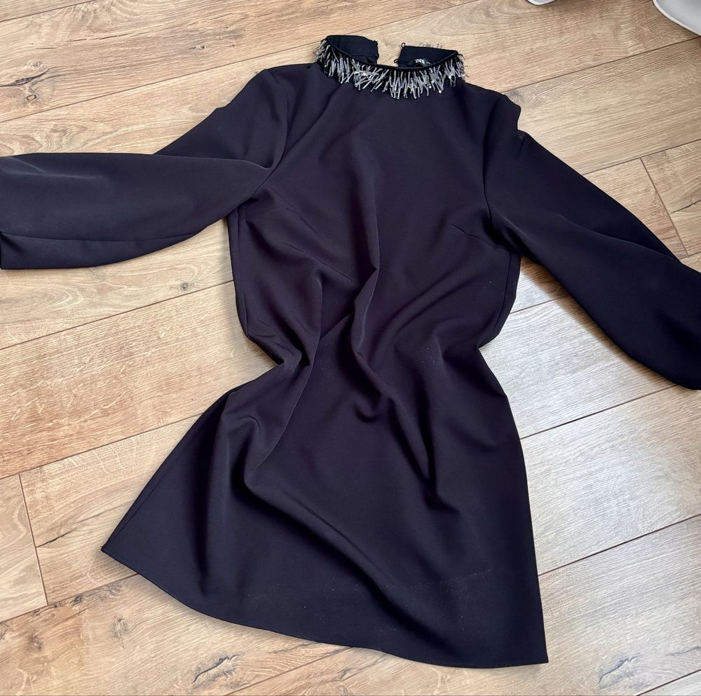 Рокля Zara с интересна яка