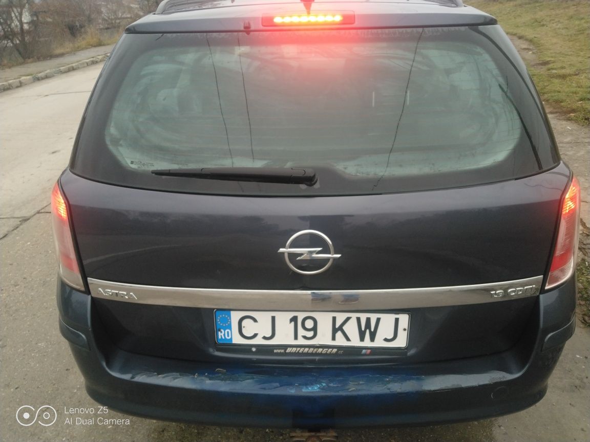 Vand sau schimb Opel Astra H 1.9 diesel