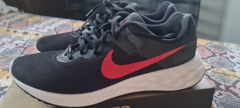 NIKE оригинални маратонки , размер 45 , НОВИ