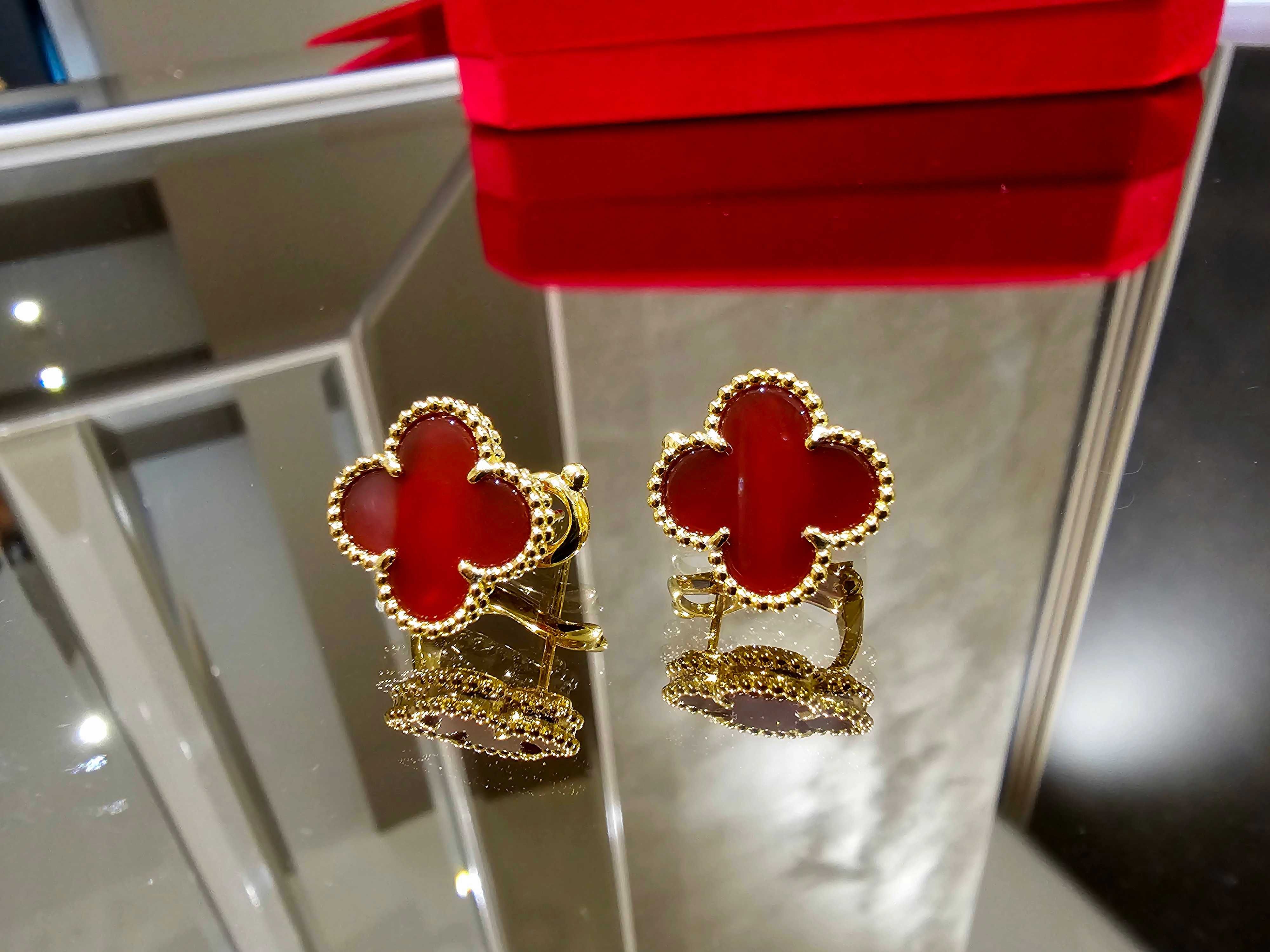 Van Cleef & Arpels VCA Gold Red Alhambra Clips Clover Дамски Обеци