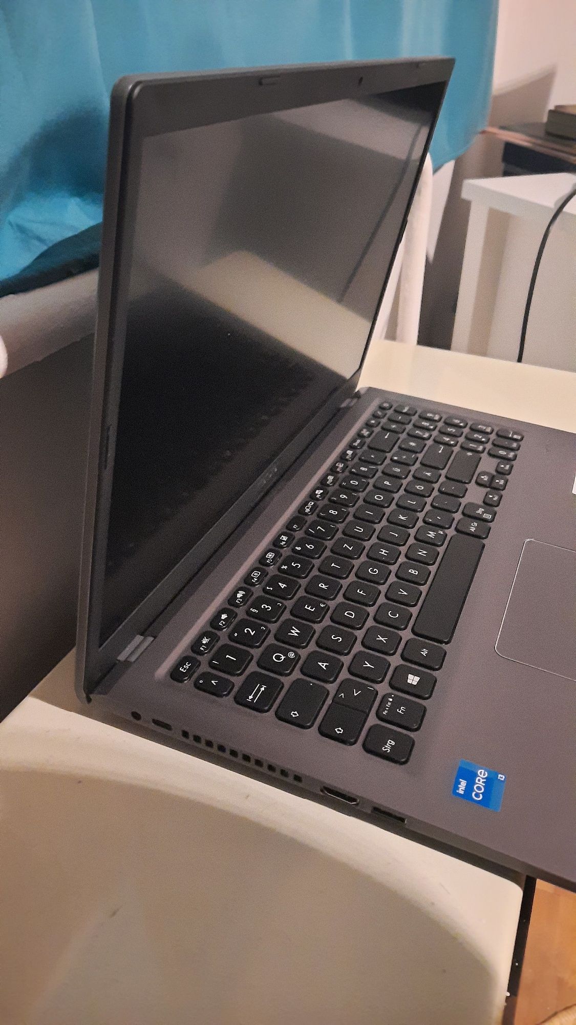 De vânzare laptop assus