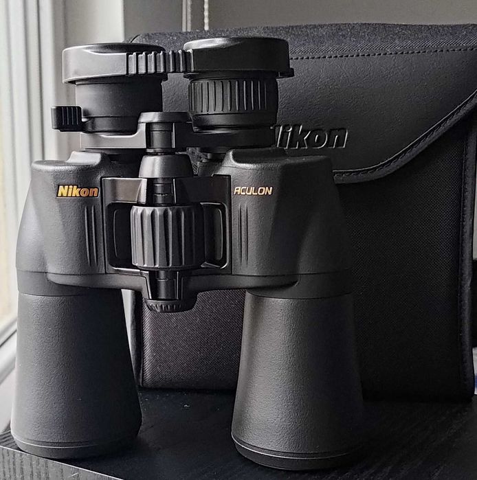 Binoclu Nikon Aculon A211 10-22x50, putin folosit, in garantie