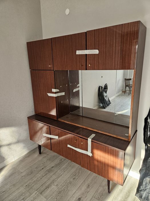 Сервант. Отдаю даром. .