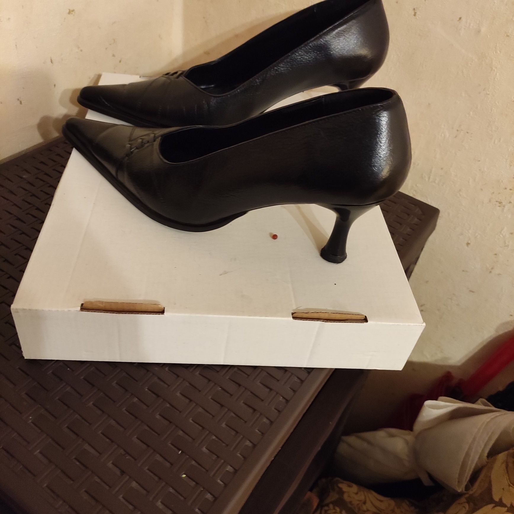 Елегантни, официални обувки на Martini  от естествена кожа