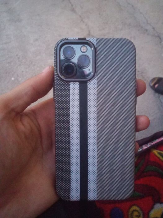 Iphone 12 pro qora