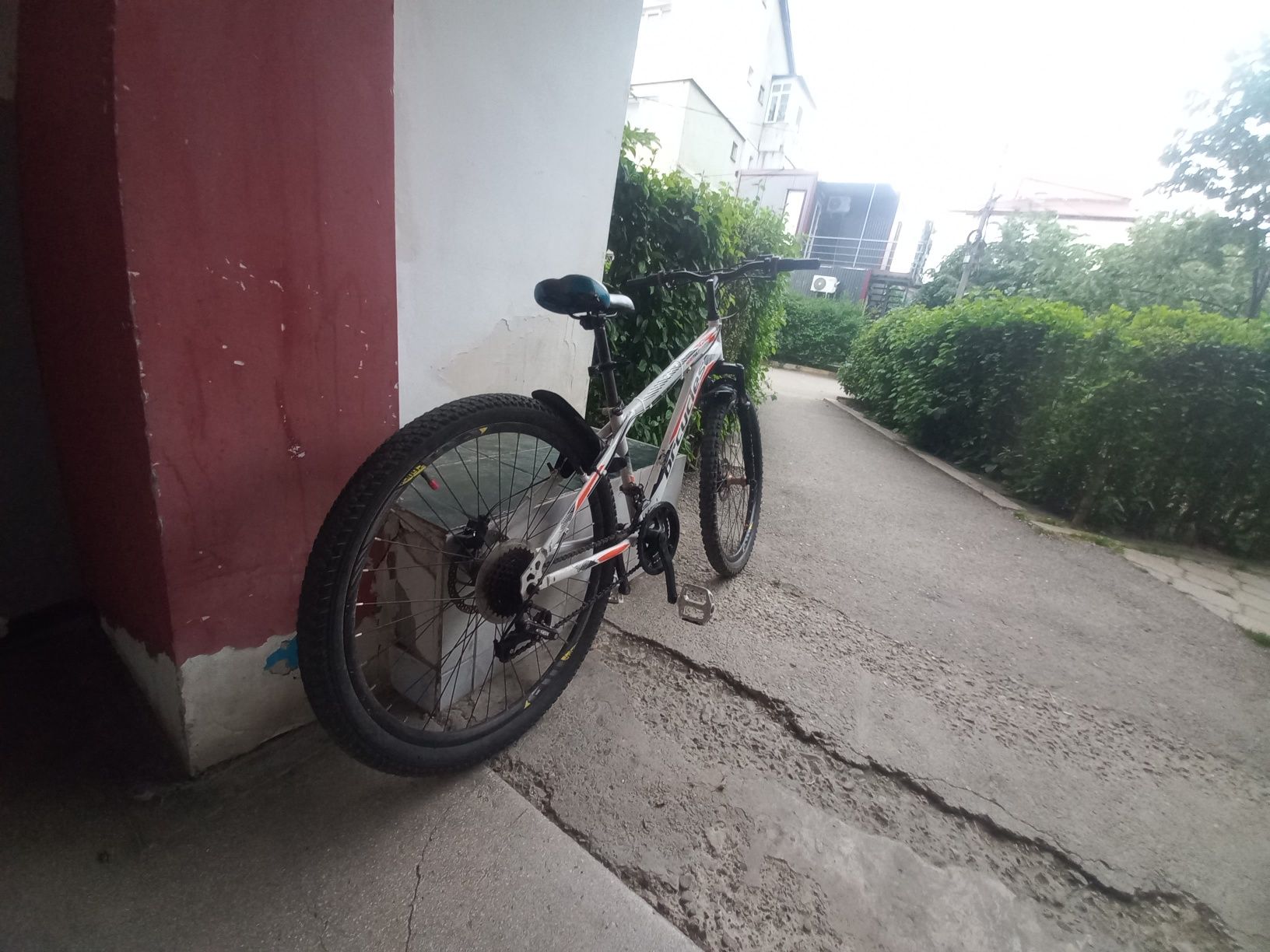 Vând bicicleta  preț ușor negociabil