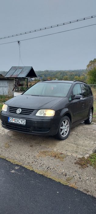 Vând Volkswagen Touran