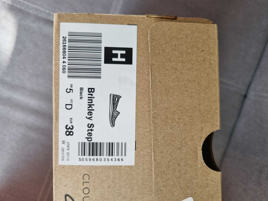 Нови обувки Clarks