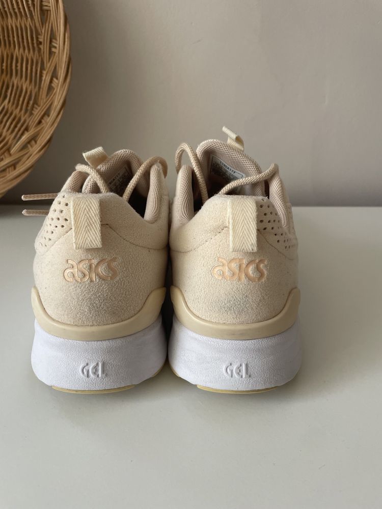 ASICS маратонки като нови