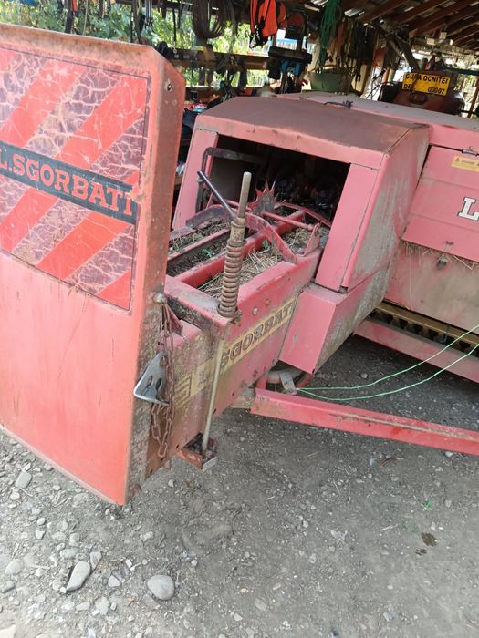 Se vinde presă balotat sgorbati