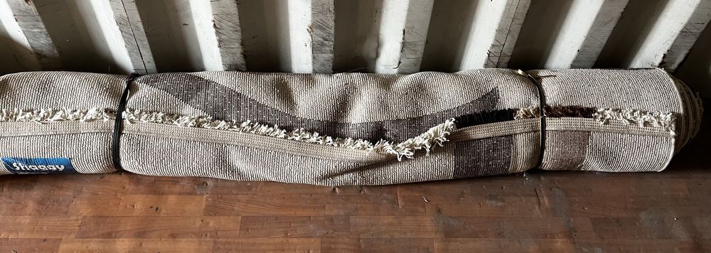 Продаю ковер бежевего цвета