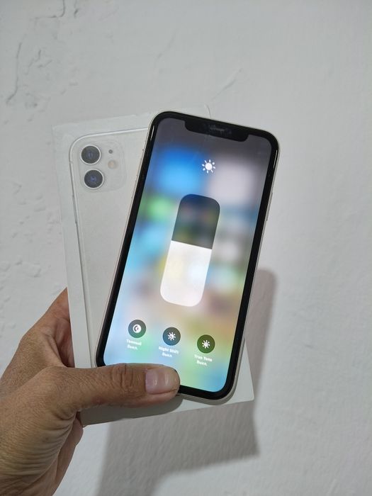 Айфон 11/64 телефон