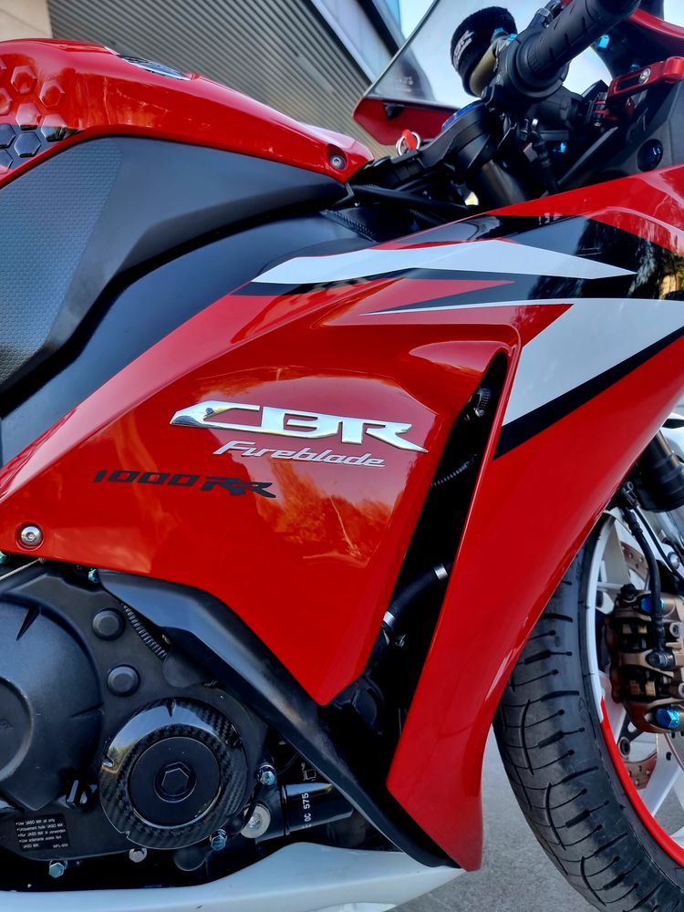 Продам мотоцикл Honda CBR1000 RR-RA