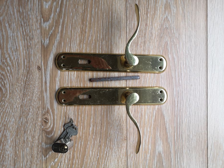 Mâner ușă metal auriu, butuc 31mm 2 chei