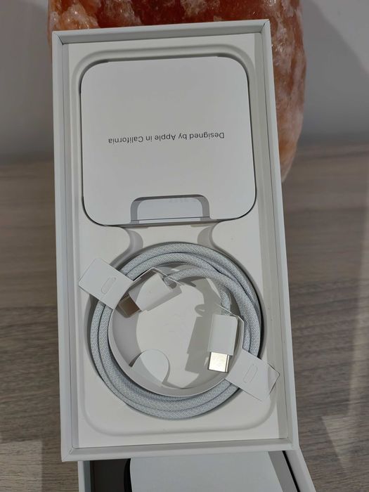 Vând Iphone 15 Black 128 GB 5G