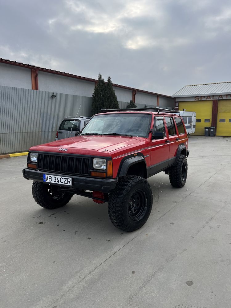 Se vinde !!! Sau schimb Jeep Cherokee 2.5 benzina / 124cp