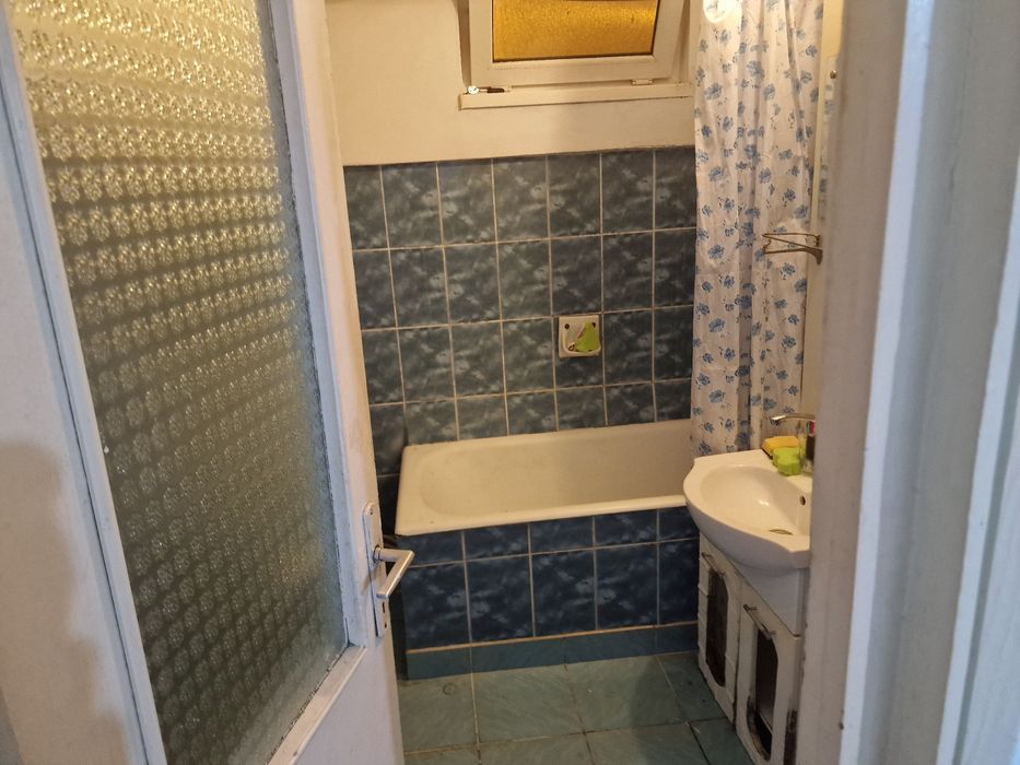 Apartament o camera,40mp,decomandat,Dărmănești, centrala,termopane